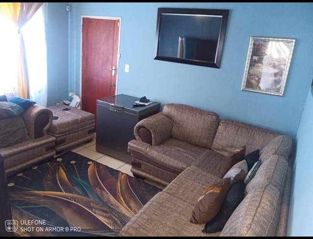 2 BEDROOM HOUSE FOR SALE IN MEREDALE EXT 04